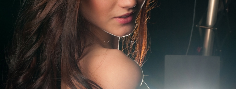 2015-06-27-elmira-topless-and-lot-of-spotlight