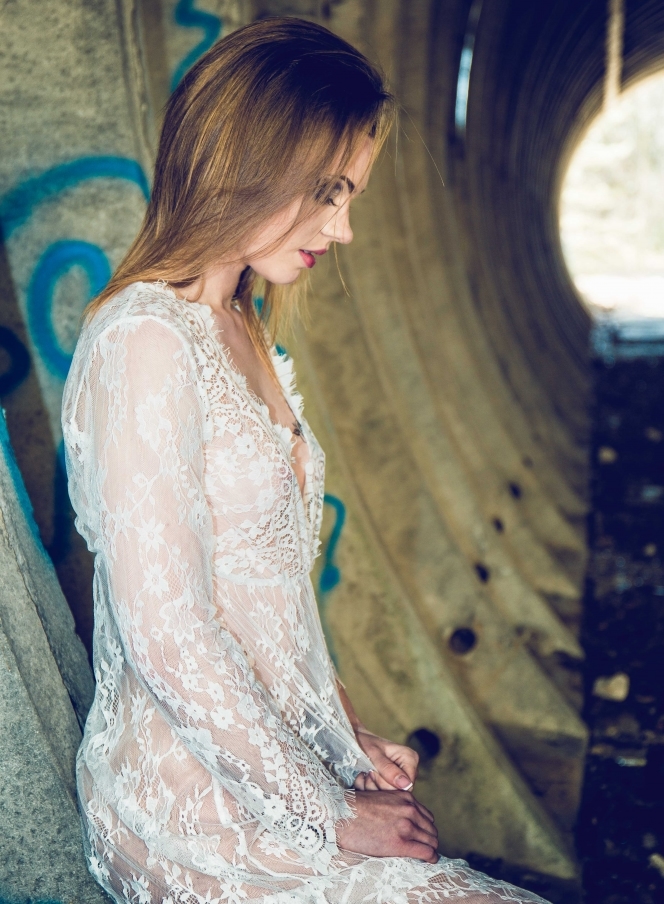 2016-10-07-mia-luna-outdoors-transparent