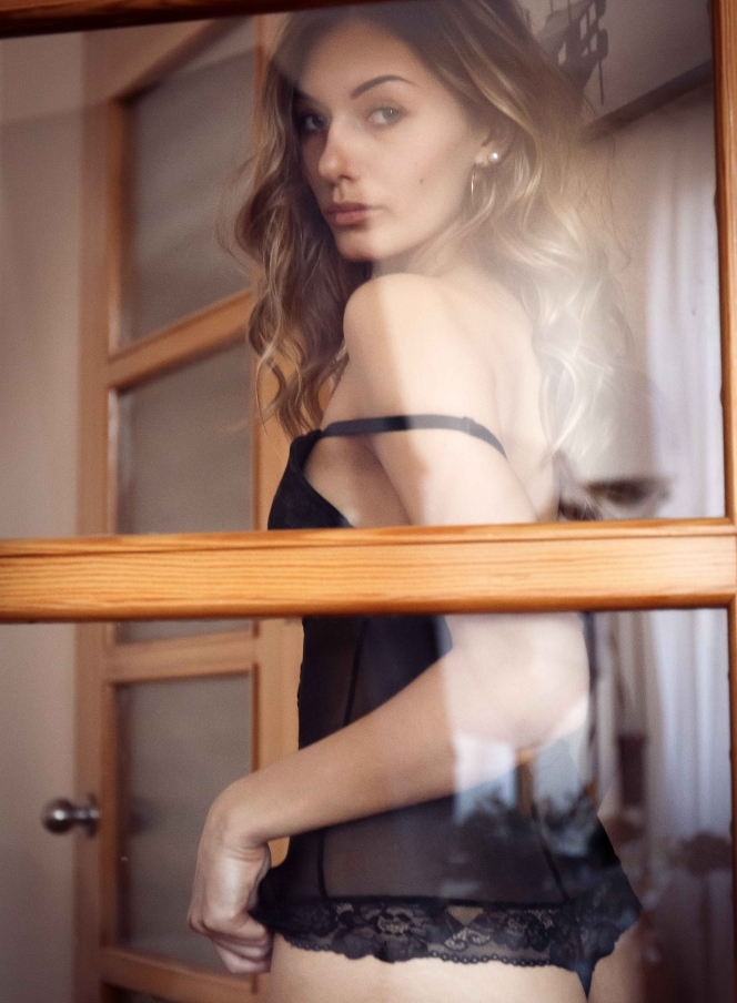 2019-08-10-mia-moon-glamour-babe