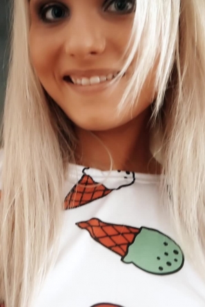 2019-08-31-sophia-sonne-white-panties