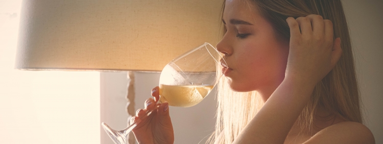 2020-10-23-juna-relaxing-and-drinking-wine-in-red-lingerie