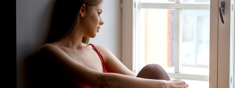 2021-03-05-evelina-on-the-window-in-red-lingerie