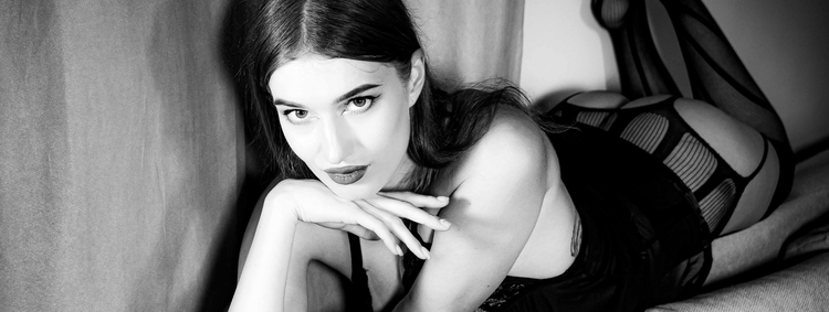 2024-09-07-Mary-Moon-with-transparent-dress-bw-pictures