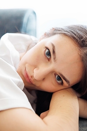 2025-04-19-Aria-on-the-sofa-soft-glamour-debut