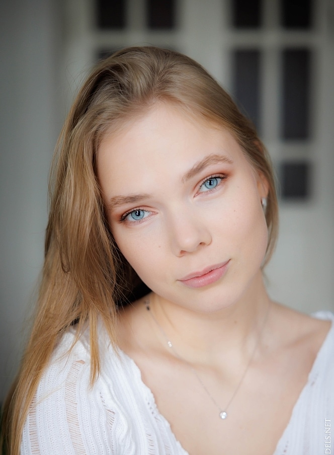 2025-04-26-billiard-beauty-luise-wixx-graceful-charm