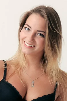 Angelica Heet
