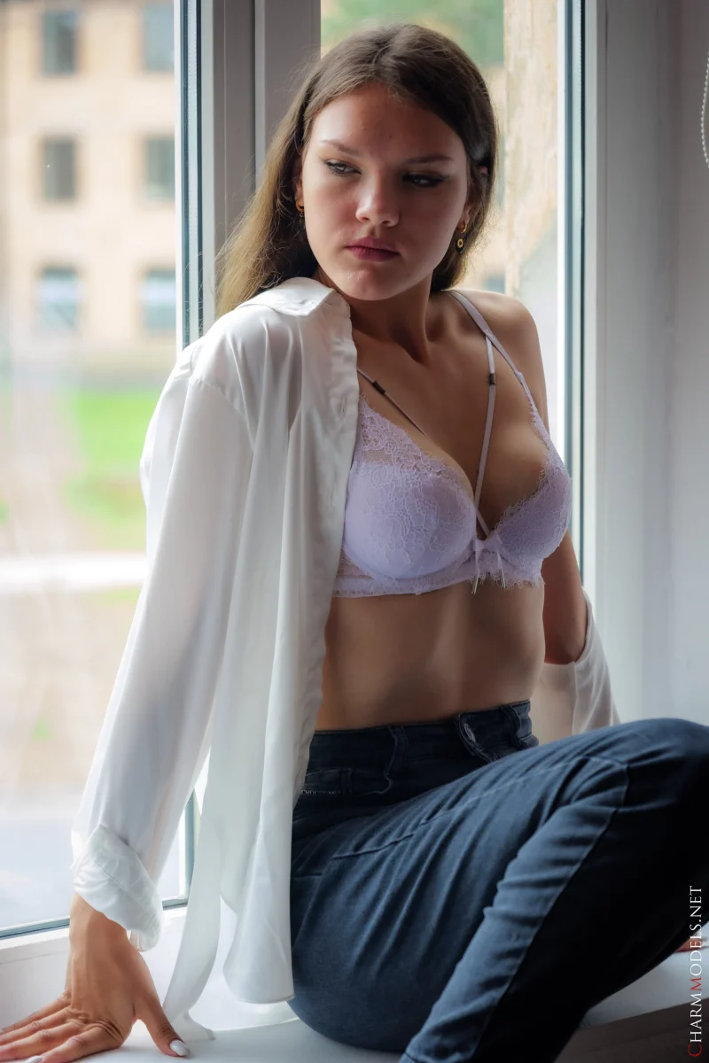 Where the Blouse Slips Open for Polina Ella Preview picture 8