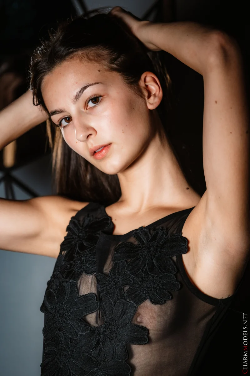 The Body Between Layers with Anna Valez Preview picture 6