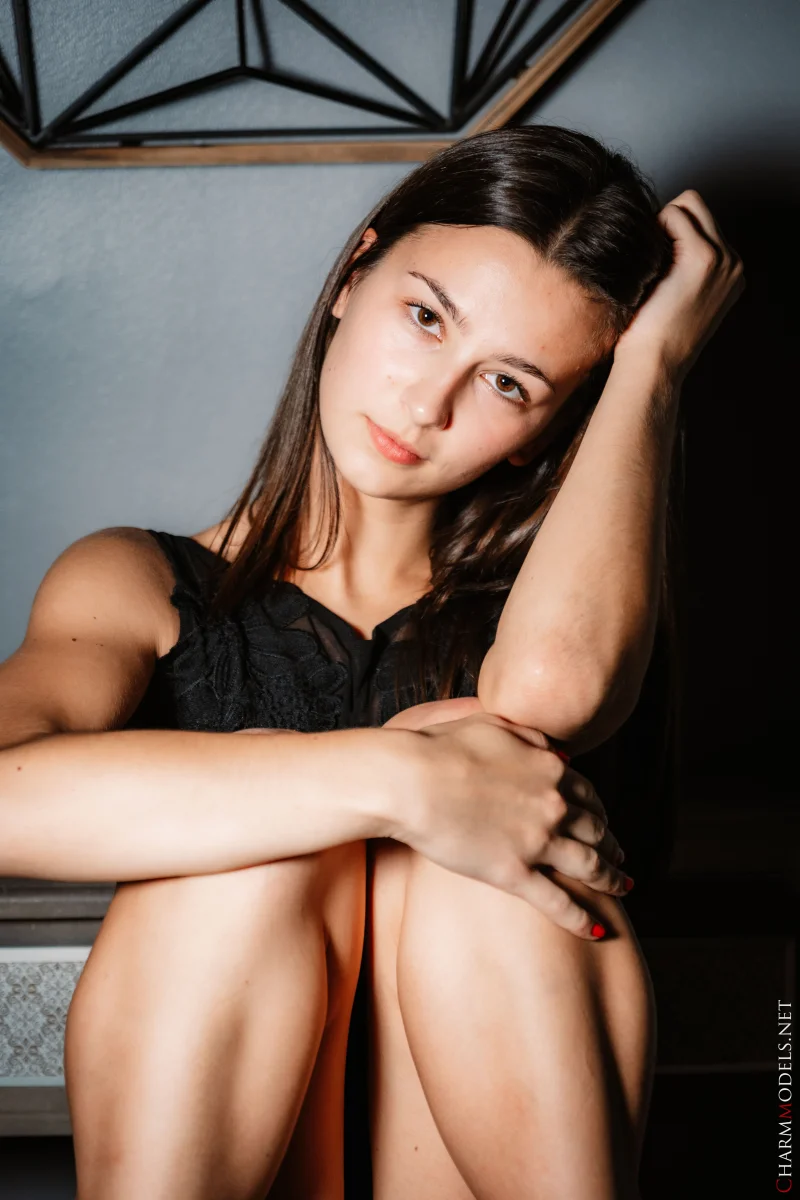 The Body Between Layers with Anna Valez Preview picture 7