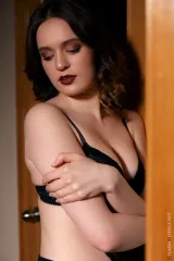 Adriana Zet Sensual Doorway Play Preview picture 5