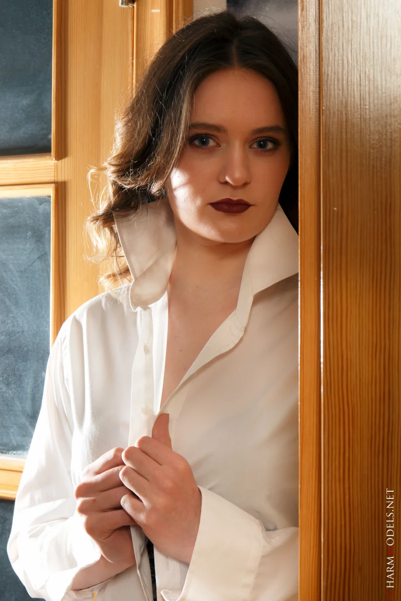 Adriana Zet Sensual Doorway Play Preview picture 8