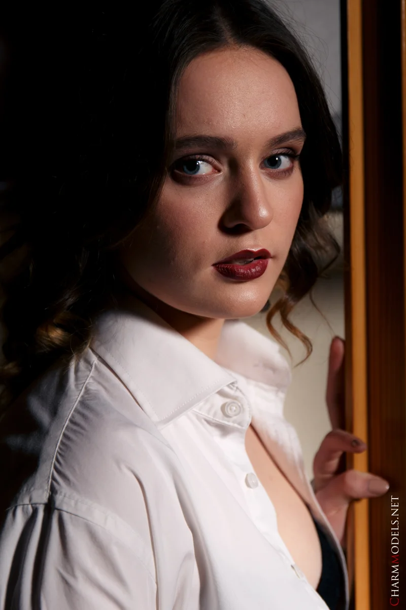 Adriana Zet Sensual Doorway Play Preview picture 9