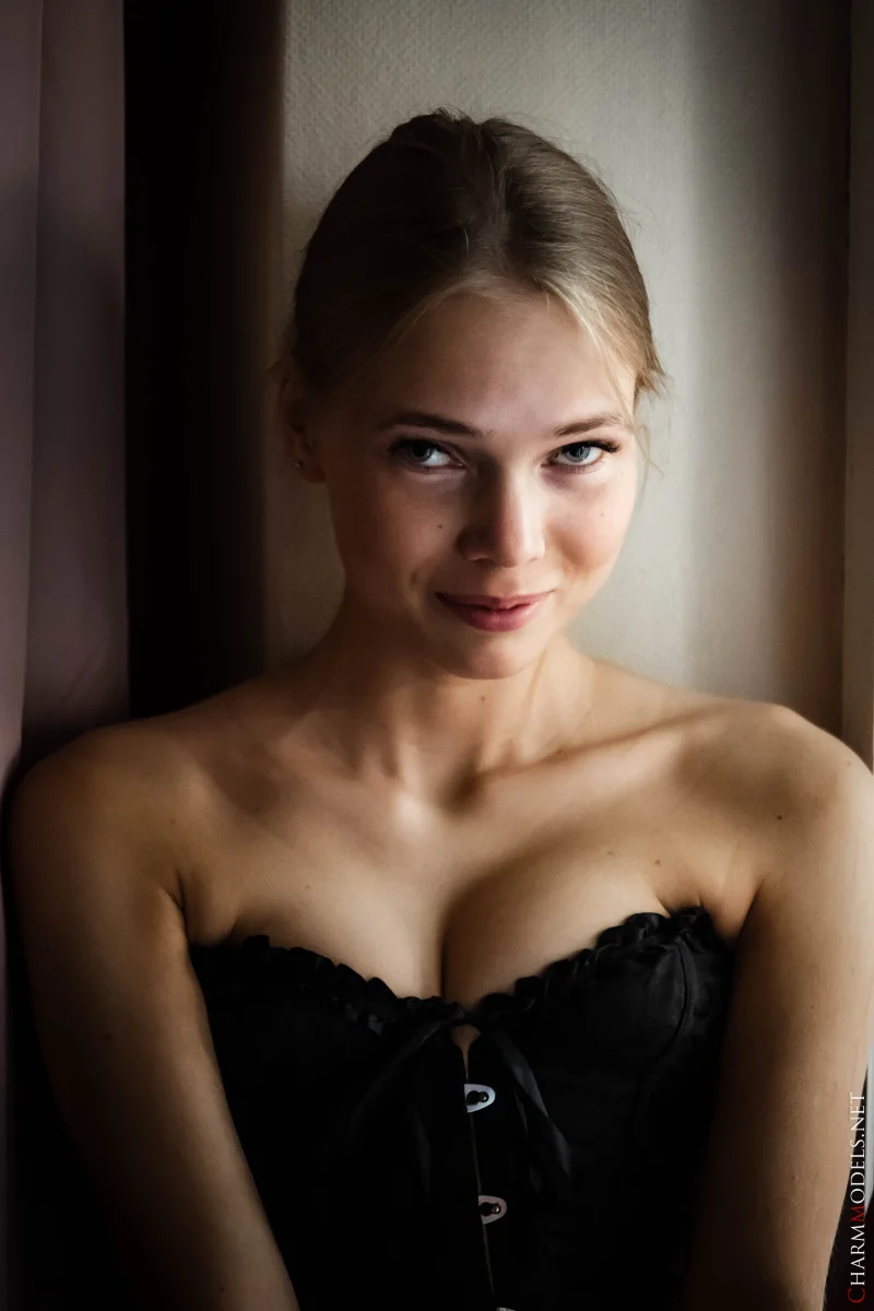 Shadows and Silhouettes with Luise Wixx in Black Corset Preview picture 7