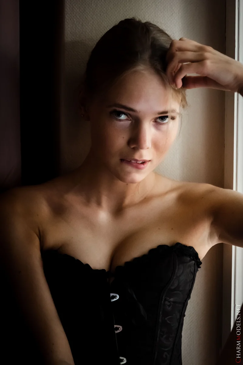 Shadows and Silhouettes with Luise Wixx in Black Corset Preview picture 8