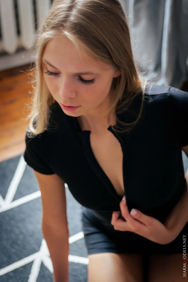 Slow Tease and Mirror Heat with Luise Wixx Alone Preview picture 2