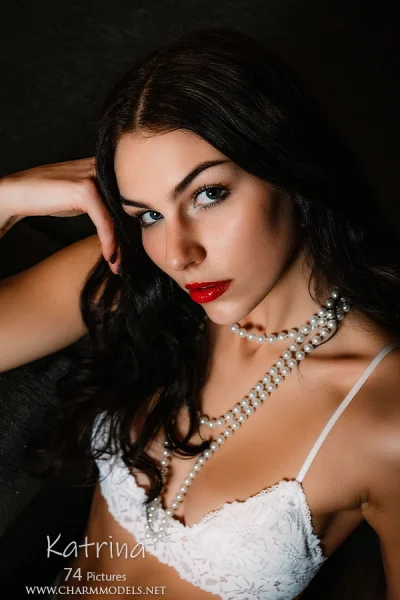 Katrina Quartz in Her Silken Mood Photo Cover