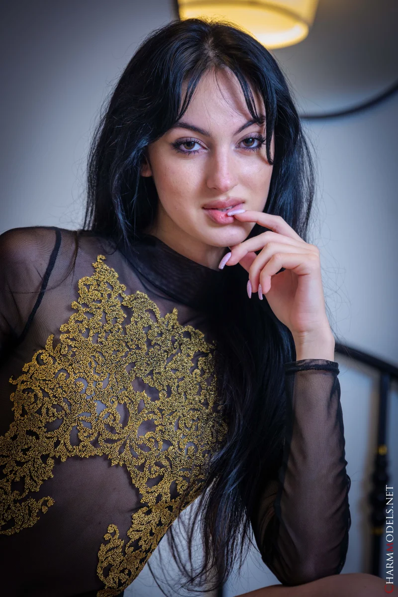 The Gilded Touch of Corinna Kay Preview picture 4