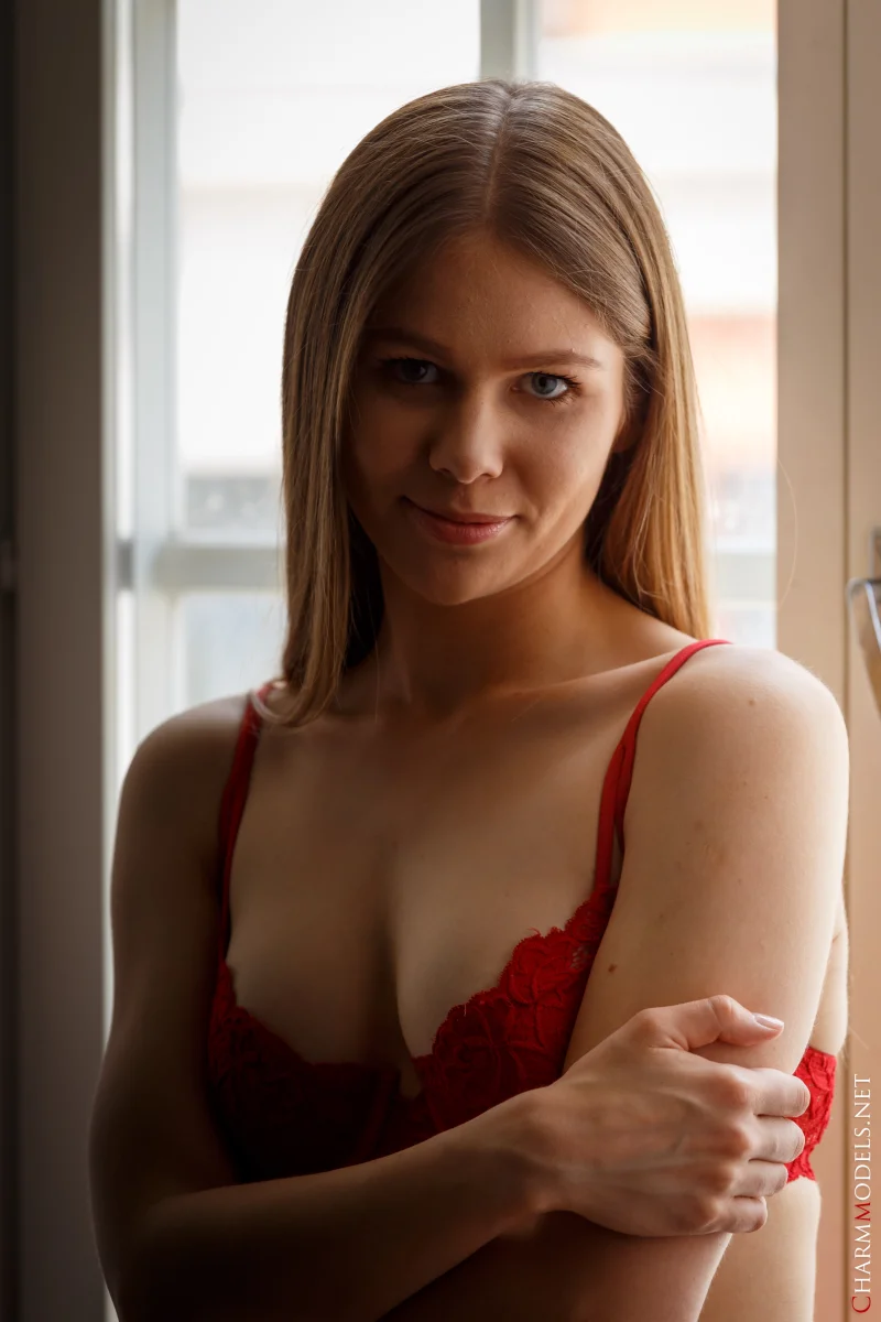 Evelina’s Red Lace Moments Preview picture 9