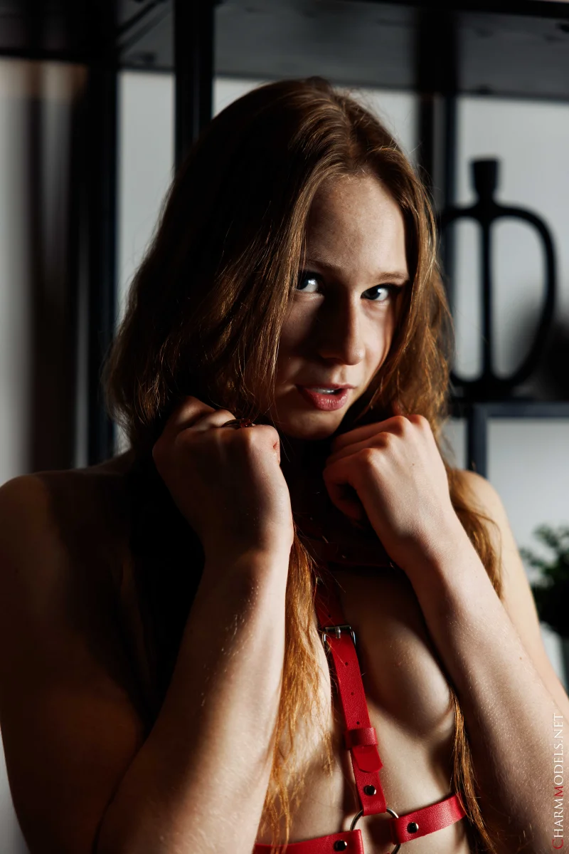 Zuzanna – Red Straps & Heels Preview picture 1