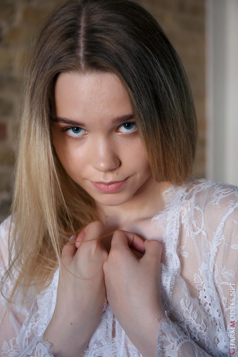 Topless Seduction with Juna Preview picture 3