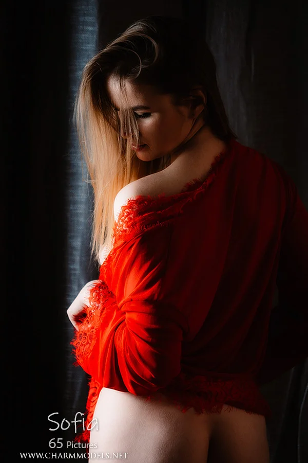 The Scarlet Tease of Sofia Thorne