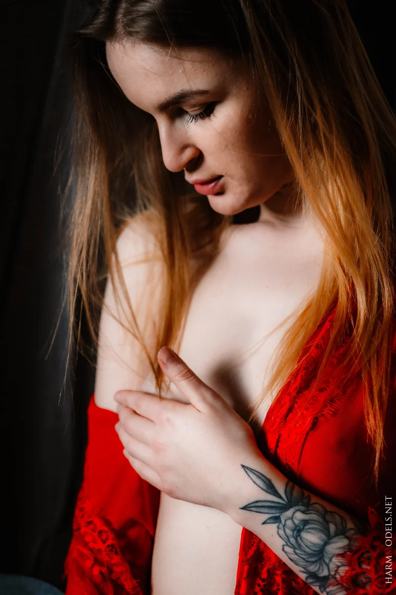 The Scarlet Tease of Sofia Thorne Preview picture 8