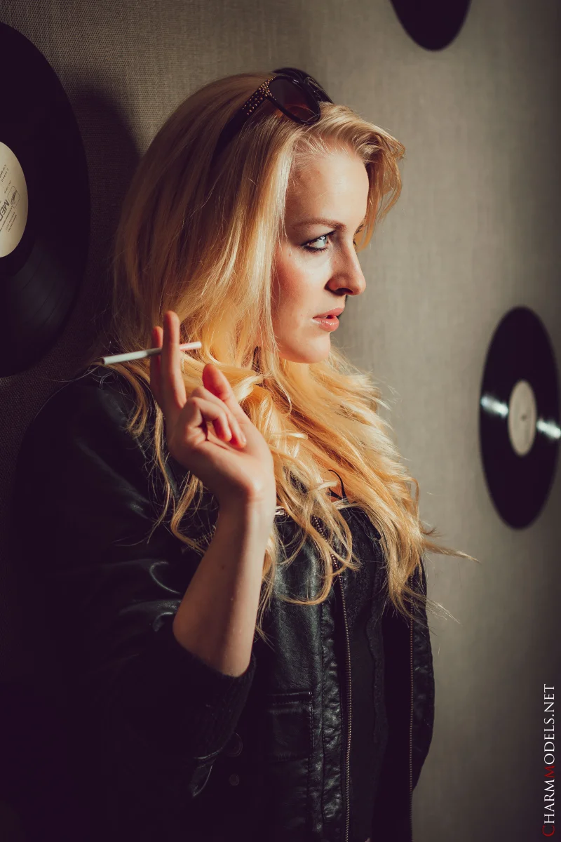 Smoking Hot Bella Lei in Leather Preview picture 1