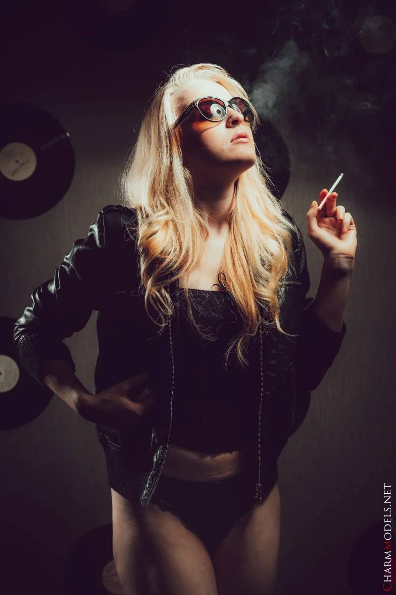 Smoking Hot Bella Lei in Leather Preview picture 8