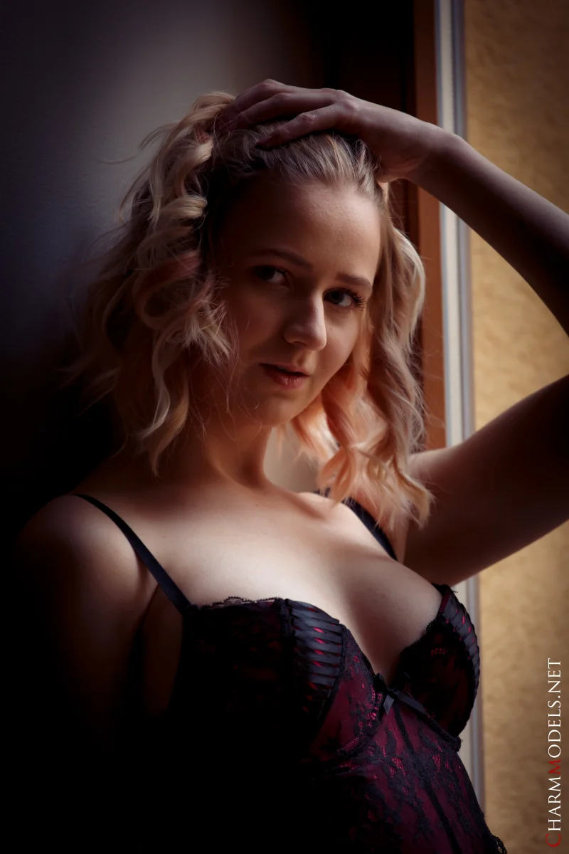 Leane in Soft Balcony Shadows Preview picture 2