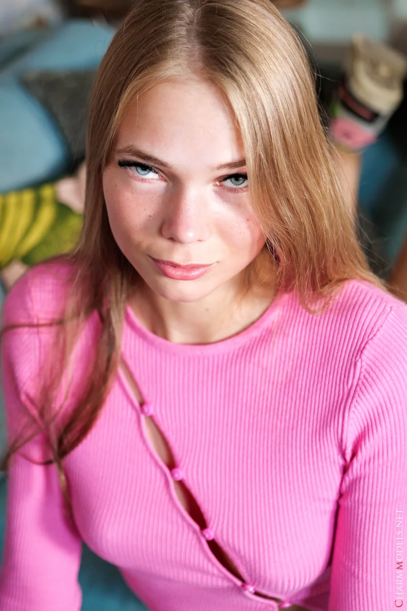 Luise Wixx in Soft Pink and Open Temptation Preview picture 1