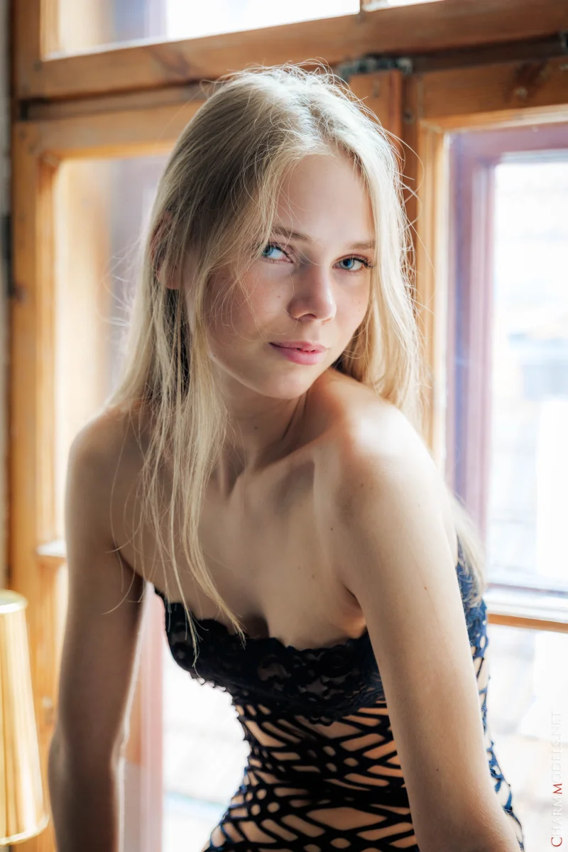 Vintage Touch and Nude Tension with Luise Wixx Preview picture 7