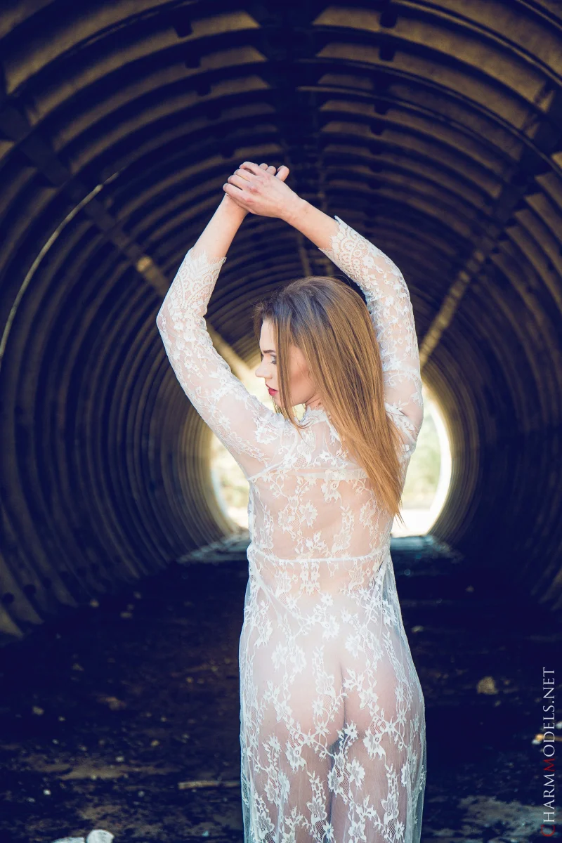 Through the Tunnel with Mia Luna Preview picture 8