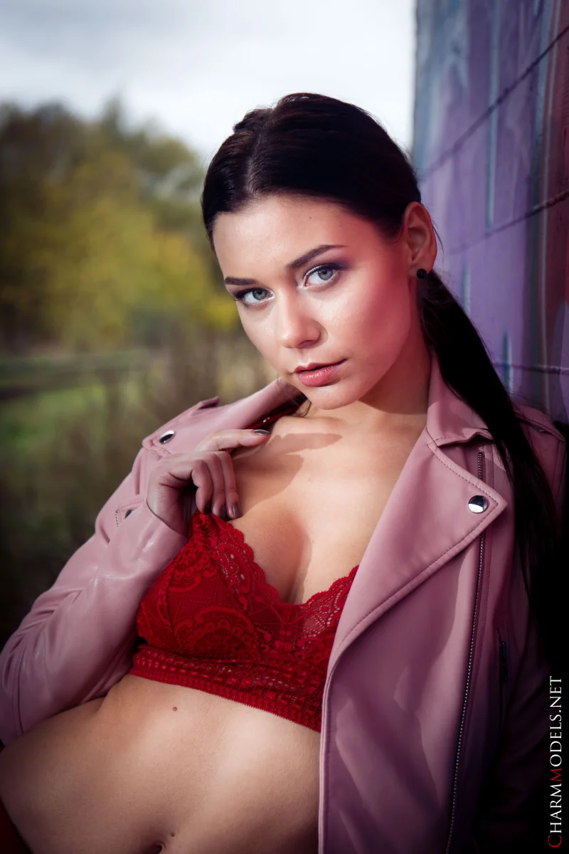 Graffiti Elegance with Mia Mayfair Preview picture 7