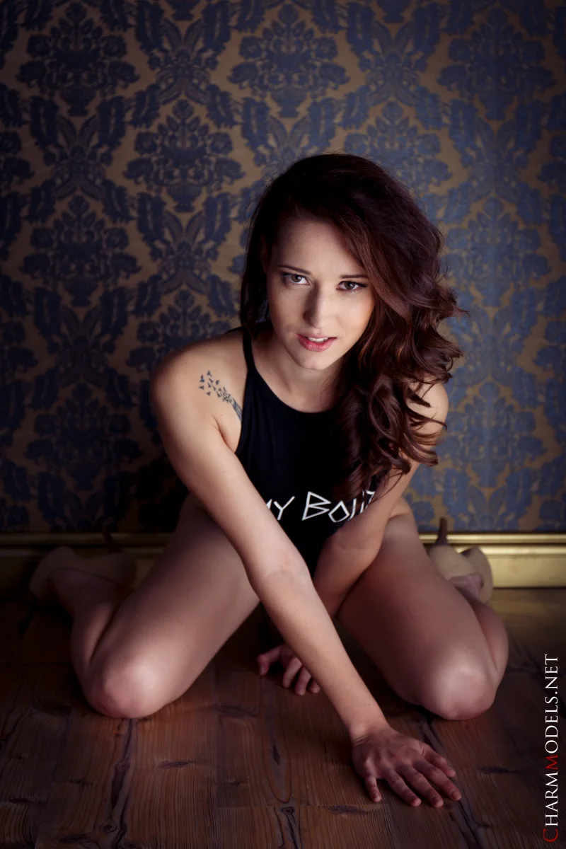Mina’s Glamour Debut in Black Preview picture 7