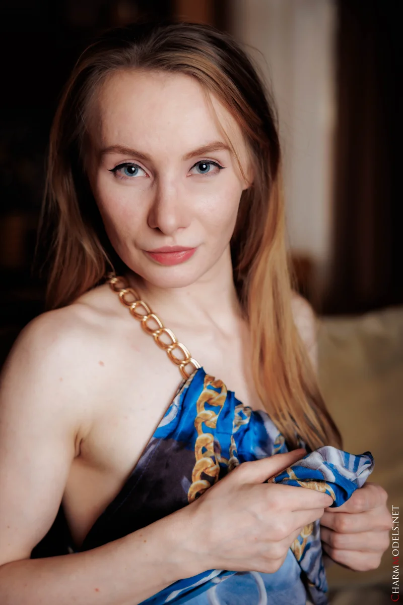 Vi Ezra Plays in Silk and Secrets Preview picture 9