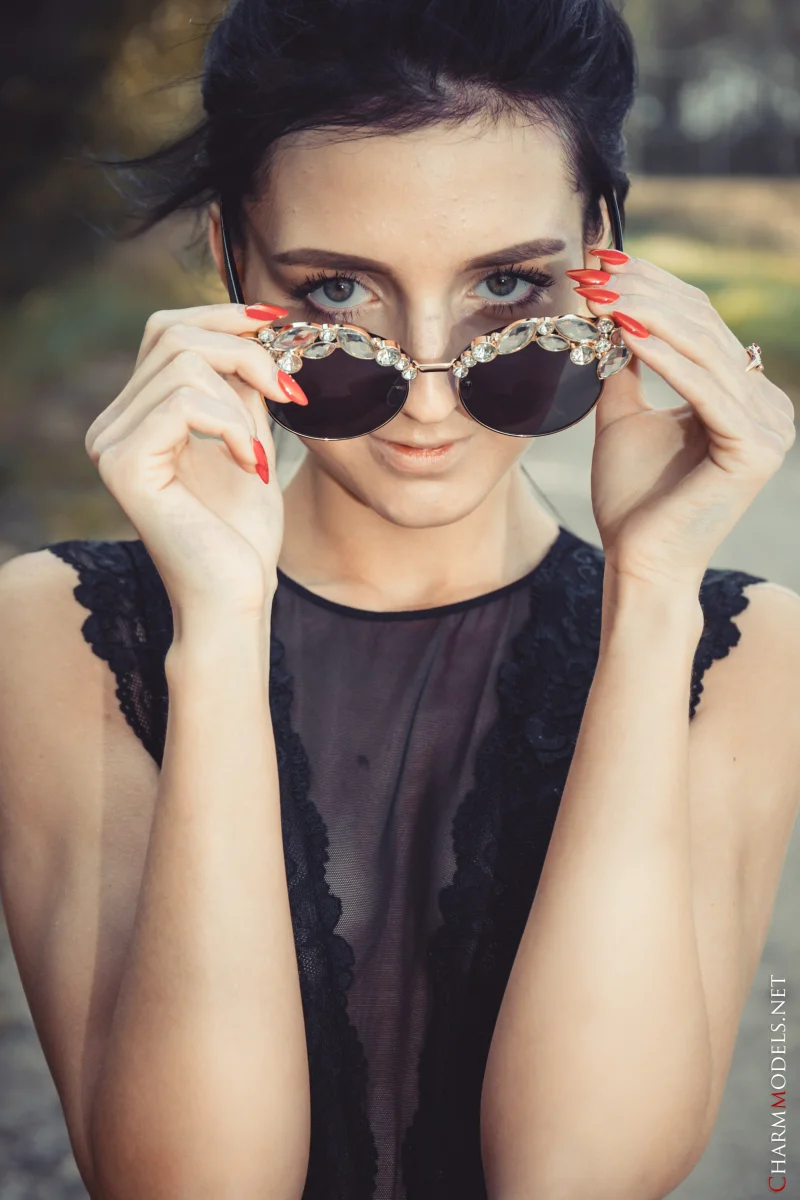 Flirty Roadside Poses with Sofia Z Preview picture 6