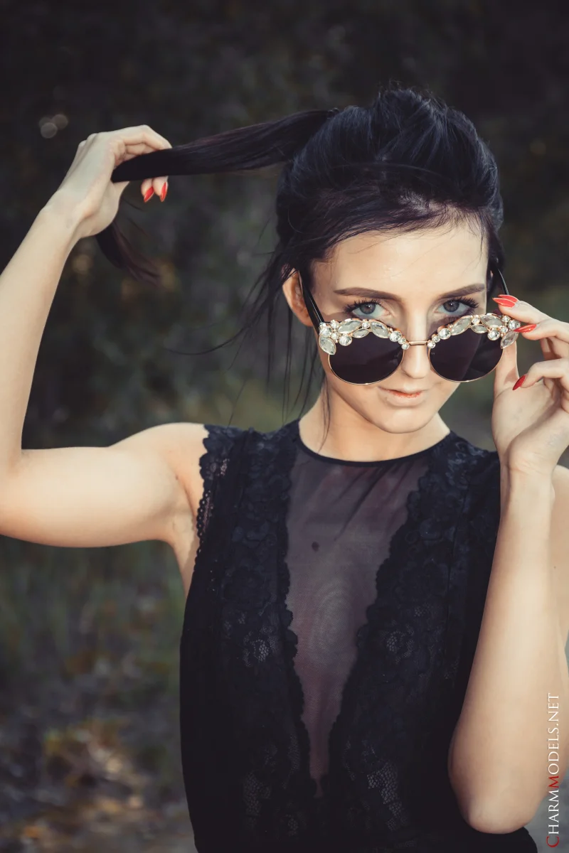 Flirty Roadside Poses with Sofia Z Preview picture 8