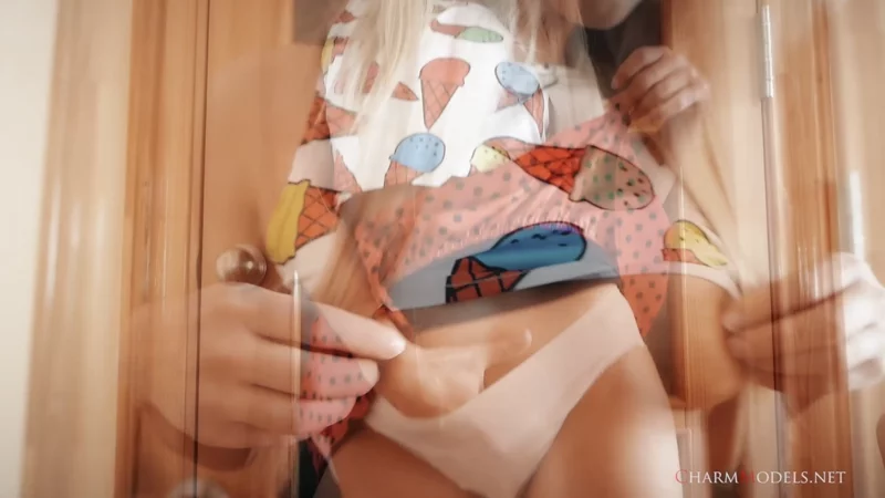 Sophia Sonne Mini Skirt Game video preview frame 5
