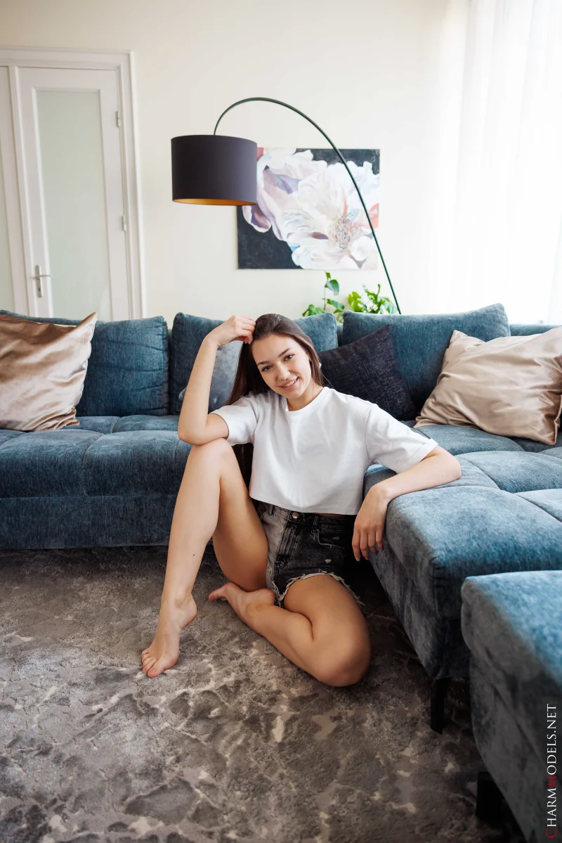 Aria on the Sofa, Soft Glamour Debut Preview picture 5