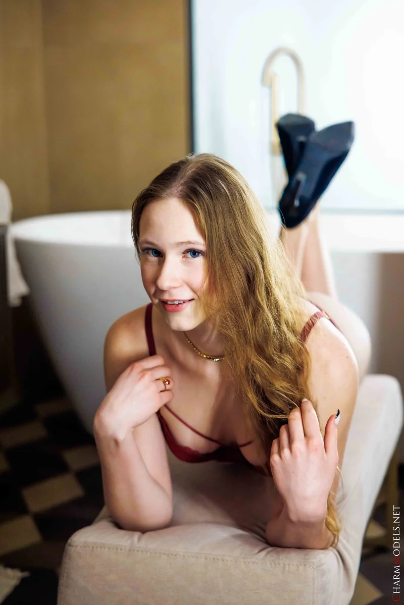 Zuzanna Caught In A Storm Of Scarlet Desire Preview picture 7